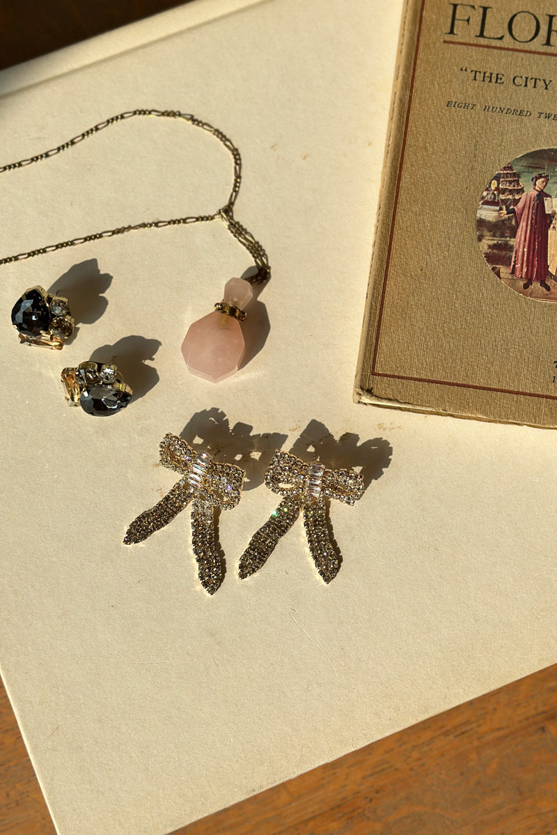 Collage Vintage Jewels